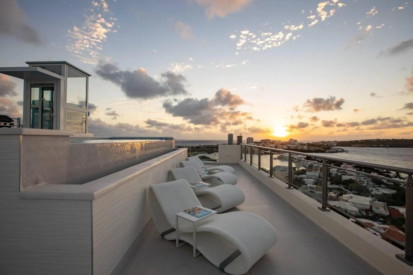 Serenity Penthouse - The Pinnacle Of Luxury Maho